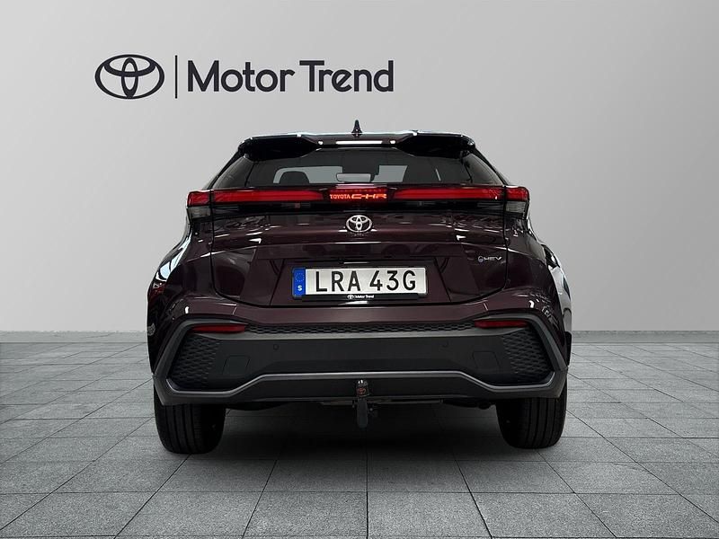 Begagnad Toyota C-HR Style 141 HK (103 kW) 2023 Lila SUV