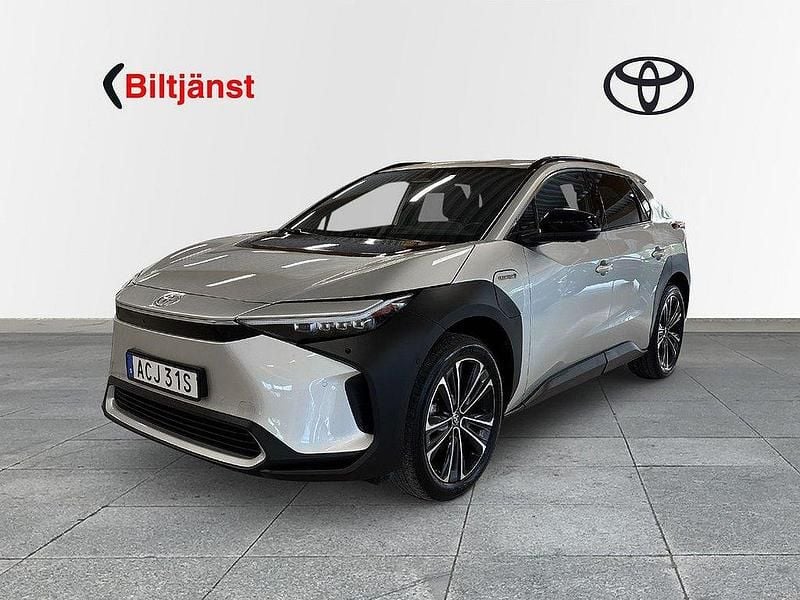 Silver Begagnad 2022 Toyota bZ4X Executive SUV | 379 000 kr (Marknadspris) - Bild 1/4
