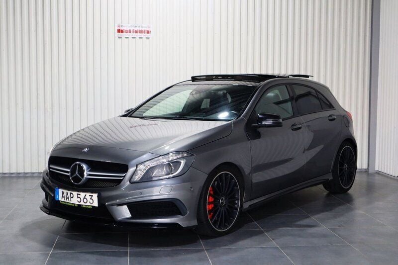 Mörkgrå Begagnad 2014 Mercedes A45 AMG AMG Halvkombi | 229 900 kr (Bra pris) - Bild 1/4