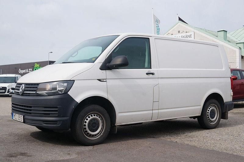 Vit Begagnad 2016 VW T6 Van | 99 000 kr (Marknadspris) - Bild 1/4