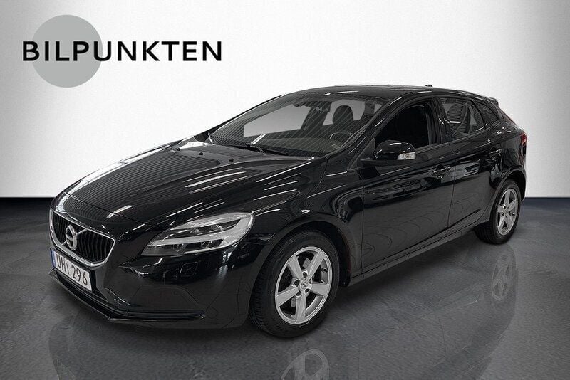 Svart Begagnad 2017 Volvo V40 Kinetic Kombi | 144 900 kr (Marknadspris) - Bild 1/4
