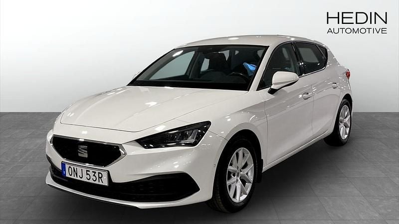 Vit (white) Begagnad 2021 Seat Leon Kombi | 184 900 kr - Bild 1/4