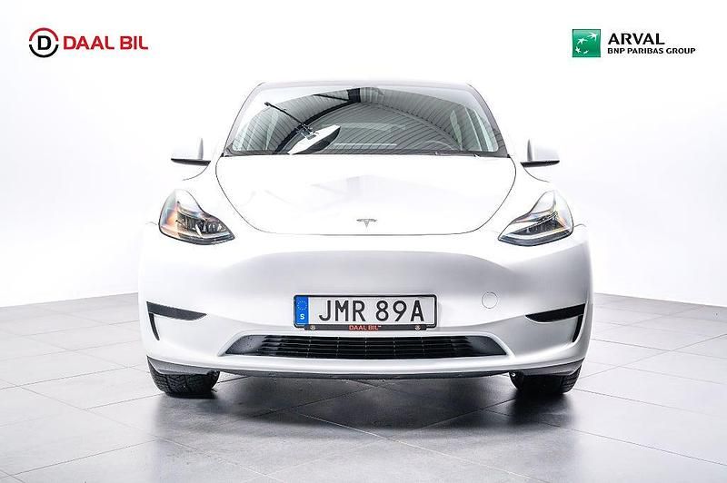 Begagnad Tesla Model Y Standard Range 250 kW (340 HK) 2024 Vit SUV