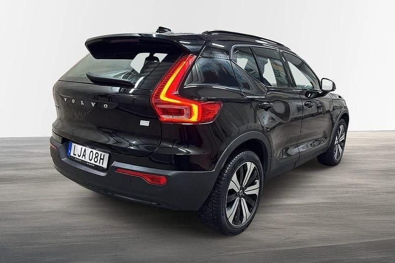 Begagnad Volvo XC40 Core 175 kW (238 HK) 2023 Svart SUV
