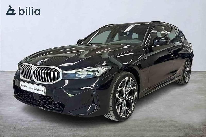 Svart Begagnad 2025 BMW 330e Kombi | 639 900 kr - Bild 1/1