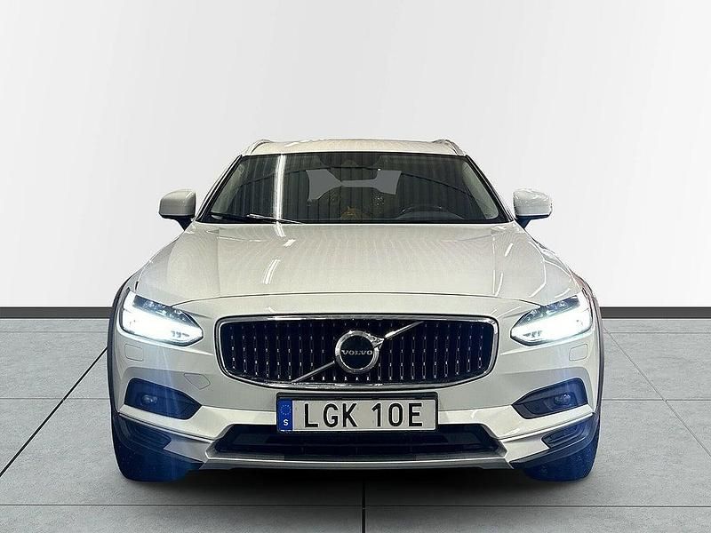 Begagnad Volvo V90 CC 198 HK (145 kW) 2021 Vit Kombi