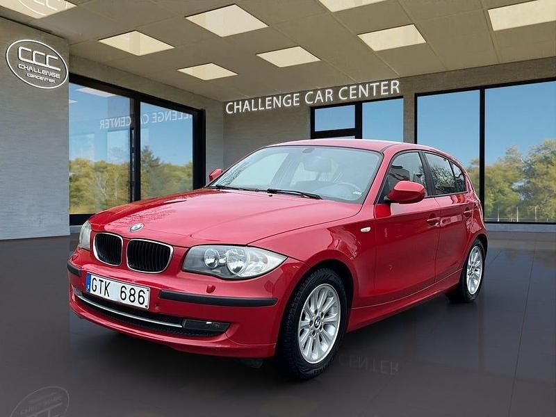 Röd Begagnad 2009 BMW 116 Advantage Halvkombi | 54 900 kr (Marknadspris) - Bild 1/4