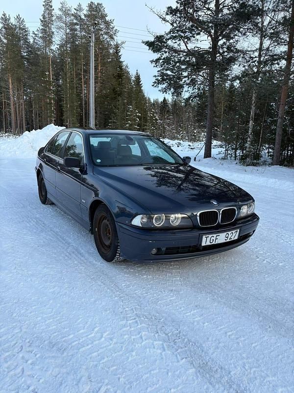 Begagnad 2002 BMW 520 Sedan | 30 000 kr - Bild 1/4