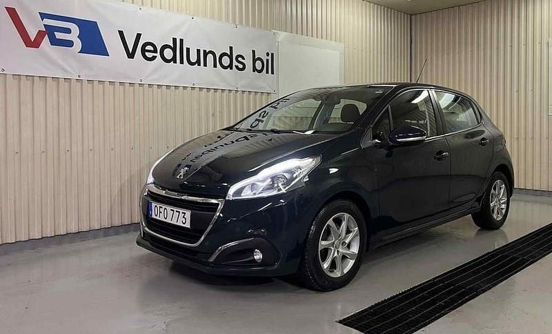 Grå Begagnad 2016 Peugeot 208 Halvkombi | 64 900 kr (Marknadspris) - Bild 1/4