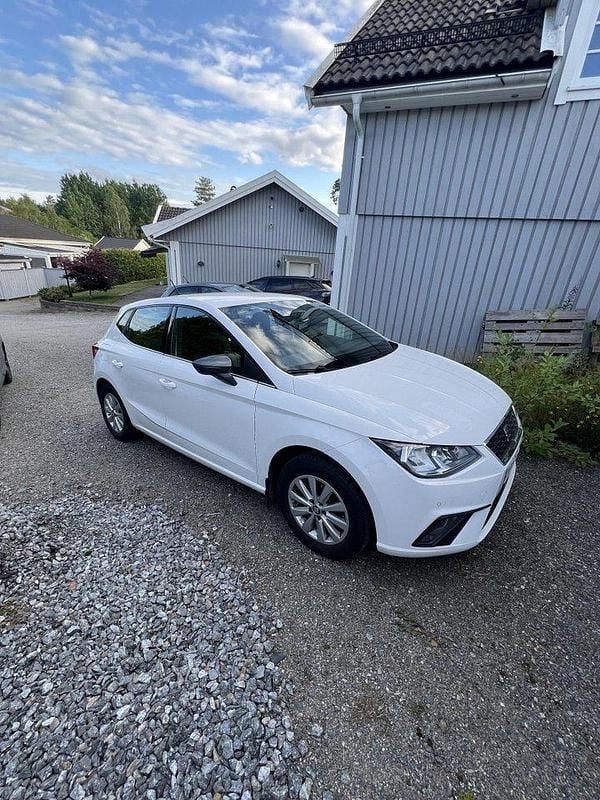 Vit Begagnad 2018 Seat Ibiza XCELLENCE Halvkombi | 93 000 kr (Marknadspris) - Bild 1/4