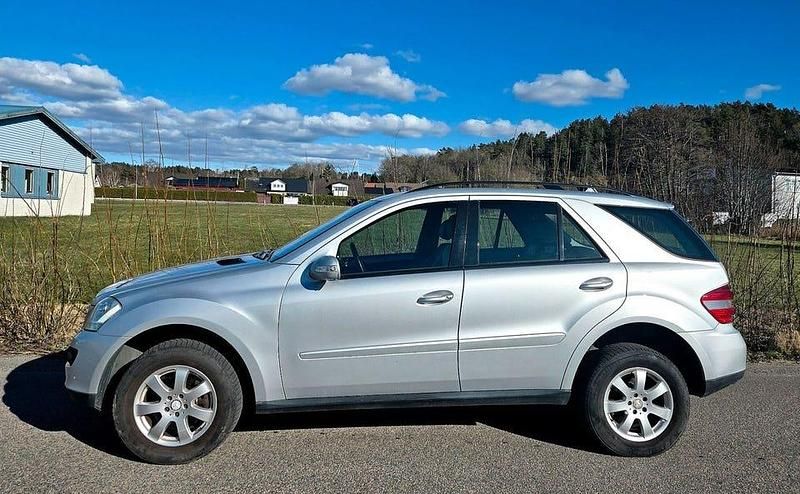 Begagnad Mercedes ML320 225 HK (165 kW) 2008 Silver SUV