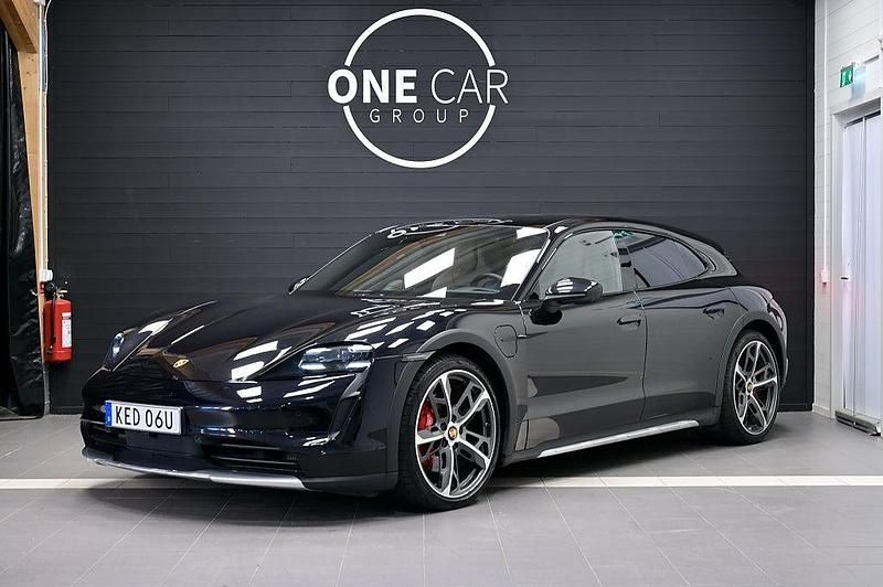 Svart Begagnad 2022 Porsche Taycan Cross Turismo Kombi | 759 800 kr - Bild 1/4