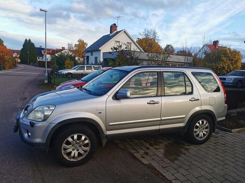 Silver Begagnad 2005 Honda CR-V SUV | 45 000 kr (Bra pris) - Bild 1/4