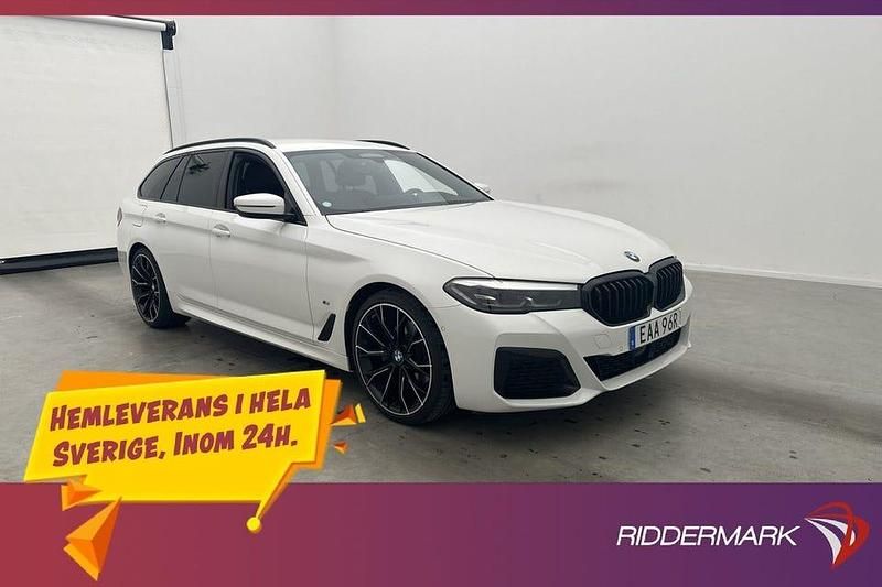 Vit Begagnad 2021 BMW 520 M Sport Kombi | 409 800 kr (Lite dyr) - Bild 1/3