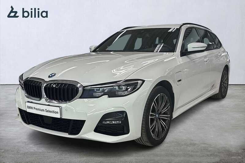 Vit Begagnad 2021 BMW 330e M Sport Kombi | 369 900 kr (Lite dyr) - Bild 1/4