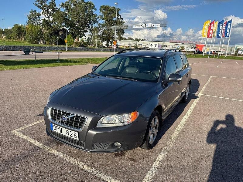 Grå Begagnad 2008 Volvo V70 Momentum Kombi | 79 900 kr - Bild 1/4