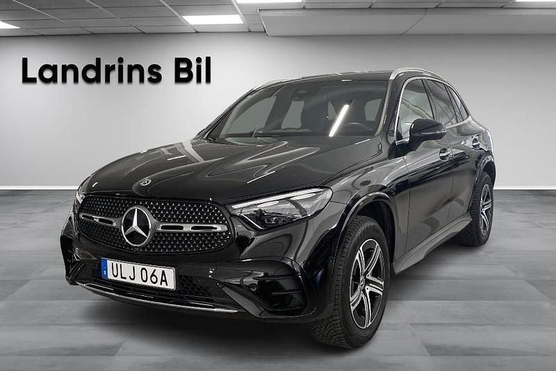 Svart Begagnad 2024 Mercedes GLC300e AMG line SUV | 709 900 kr (Marknadspris) - Bild 1/4
