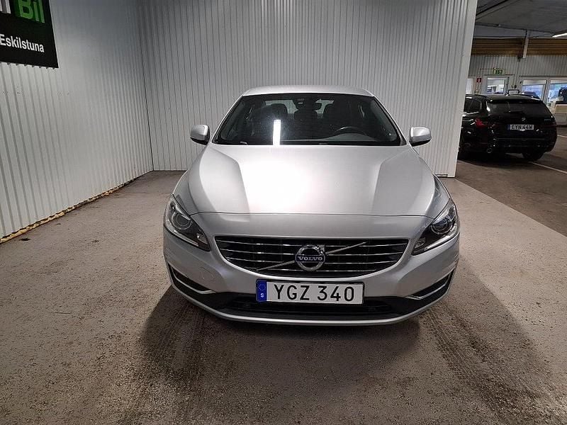 Begagnad Volvo S60 Momentum 150 HK (110 kW) 2016 Silver Sedan