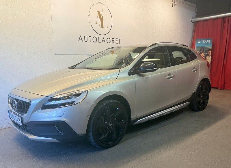 Ljusgul Begagnad 2016 Volvo V40 CC Summum Kombi | 219 900 kr - Bild 1/4