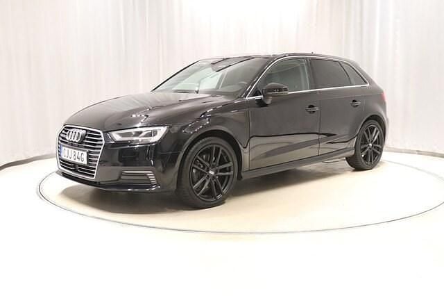 Brilliantsvart Begagnad 2020 Audi A3 Sportback e-tron Proline Halvkombi | 219 900 kr (Bra pris) - Bild 1/4