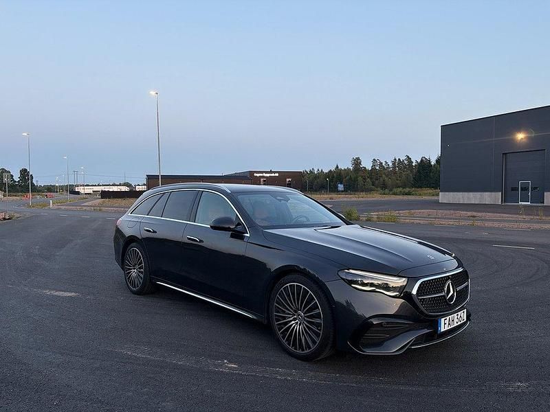 Grå Begagnad 2023 Mercedes E300 Premium Kombi | 669 000 kr (Lite dyr) - Bild 1/4