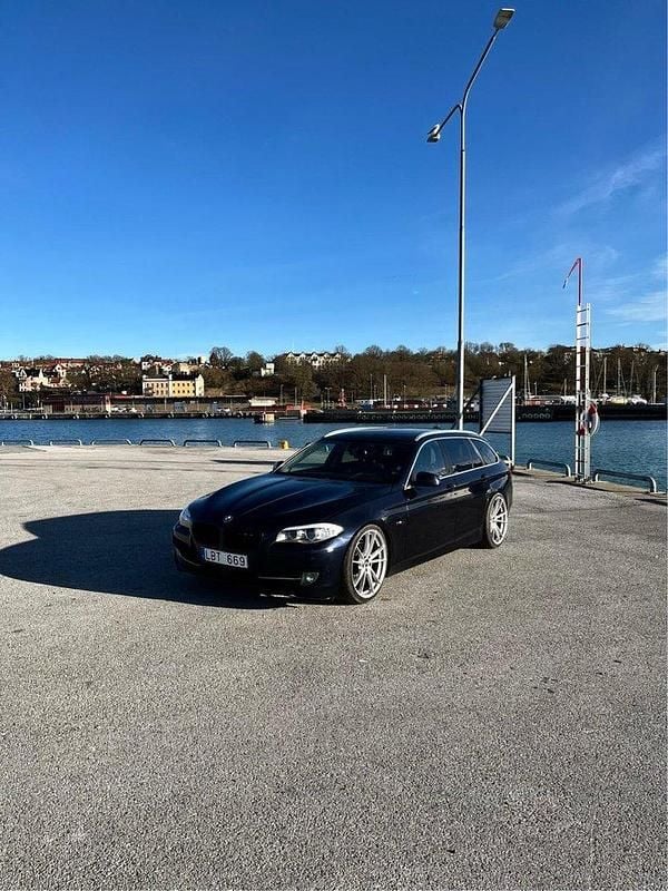 Blå Begagnad 2012 BMW 525 M Sport Kombi | 120 000 kr (Bra pris) - Bild 1/4