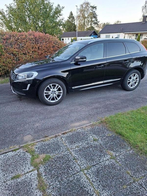 Svart Begagnad 2016 Volvo XC60 Summum SUV | 160 000 kr (Bra pris) - Bild 1/4