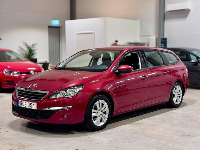 Begagnad Peugeot 308 SW 110 HK (80 kW) 2015 Röd Kombi