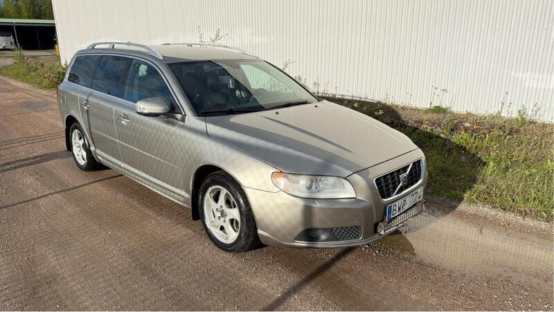 Brun Begagnad 2008 Volvo V70 Summum Kombi | 42 900 kr (Bra pris) - Bild 1/4
