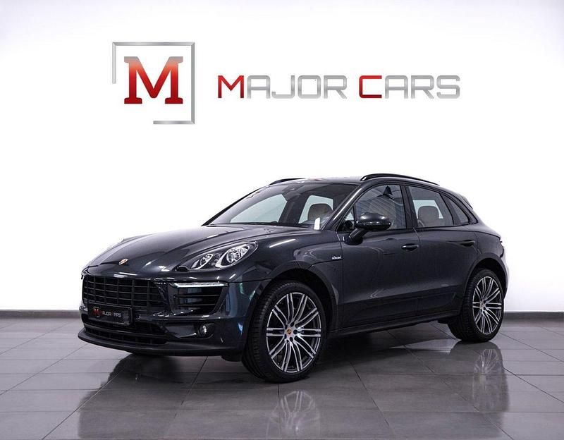 Grå Begagnad 2016 Porsche Macan S Sport SUV | 399 900 kr (Lite dyr) - Bild 1/4