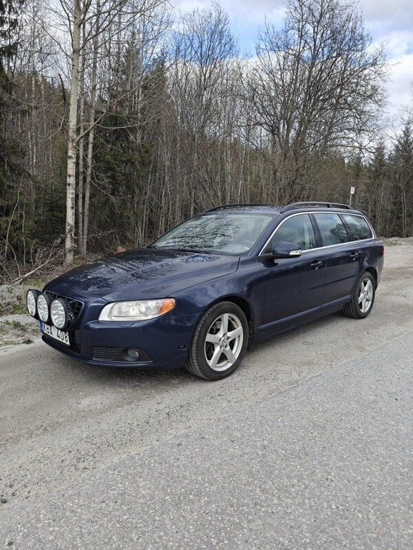 Blå Begagnad 2010 Volvo V70 Momentum Kombi | 65 000 kr (Marknadspris) - Bild 1/4