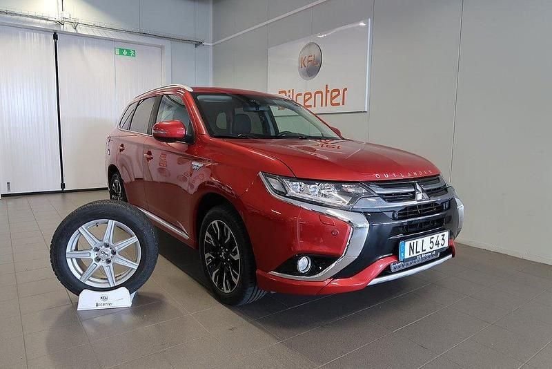 Röd Begagnad 2017 Mitsubishi Outlander P-HEV Comfort Edition SUV | 179 900 kr (Marknadspris) - Bild 1/3