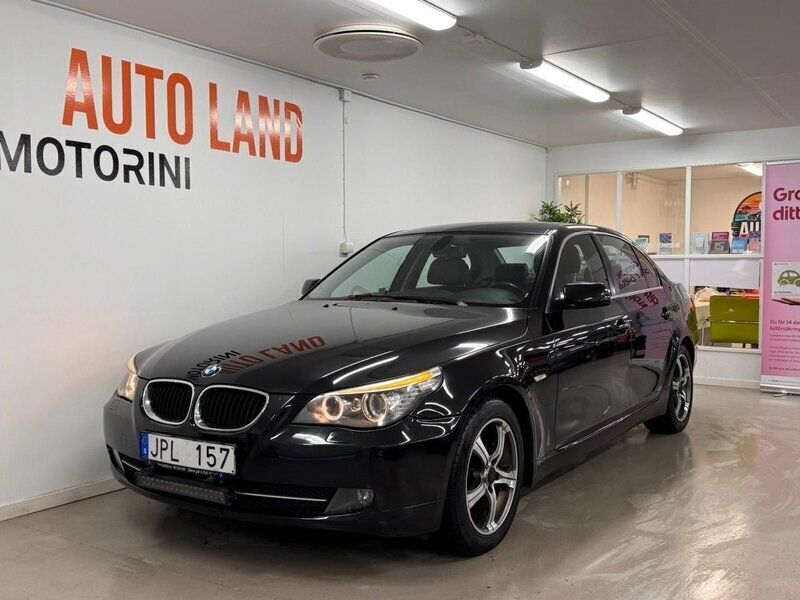 Svart Begagnad 2009 BMW 520 Comfort Edition Sedan | 79 900 kr (Bra pris) - Bild 1/4