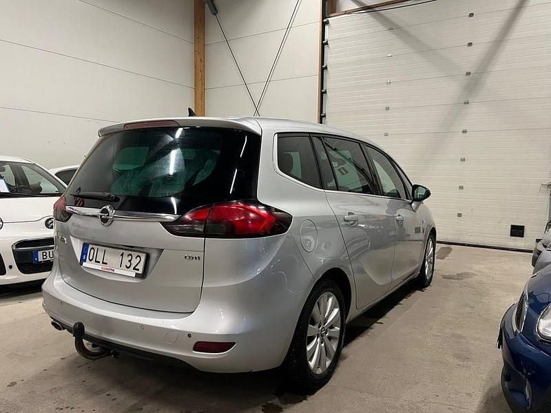 Begagnad Opel Zafira Tourer Business 165 HK (121 kW) 2012 Grå Minibuss