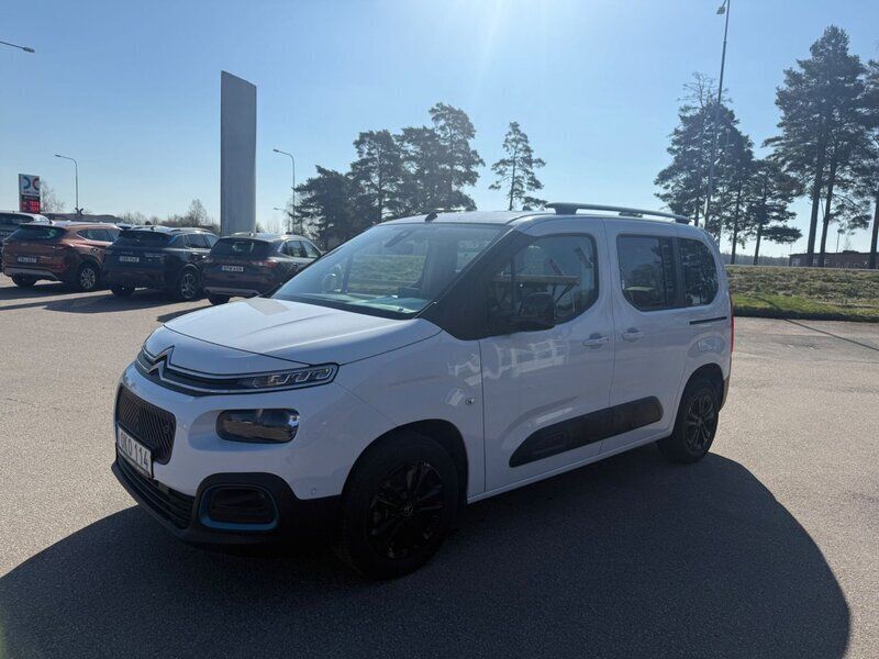 Vit Begagnad 2022 Citroën e-Berlingo Minibuss | 249 900 kr (Marknadspris) - Bild 1/4
