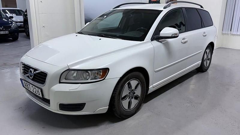 Begagnad Volvo V50 Drive Kinetic 116 HK (85 kW) 2011 Vit Kombi