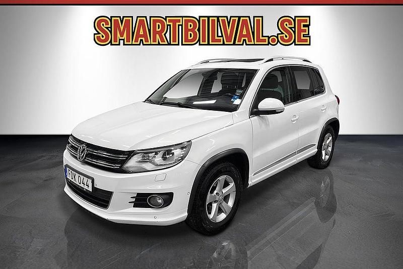 Vit Begagnad 2015 VW Tiguan R-line SUV | 129 900 kr (Marknadspris) - Bild 1/3