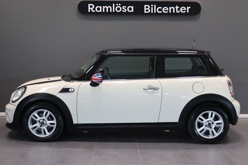 Vit Begagnad 2011 Mini Cooper D Pepper Halvkombi | 64 900 kr (Marknadspris) - Bild 1/4