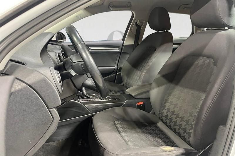 Begagnad Audi A3 Attraction 110 HK (80 kW) 2015 Vit