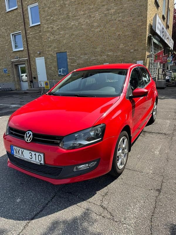 Begagnad VW Polo 86 HK (63 kW) 2014 Röd Halvkombi