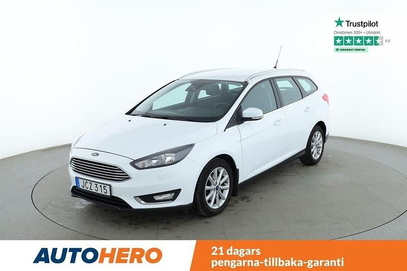 Vit Begagnad 2016 Ford Focus Titanium Kombi | 99 000 kr (Marknadspris) - Bild 1/4