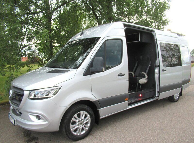 Silver (silver metallic) Begagnad 2021 Mercedes Sprinter Van | 995 000 kr - Bild 1/4