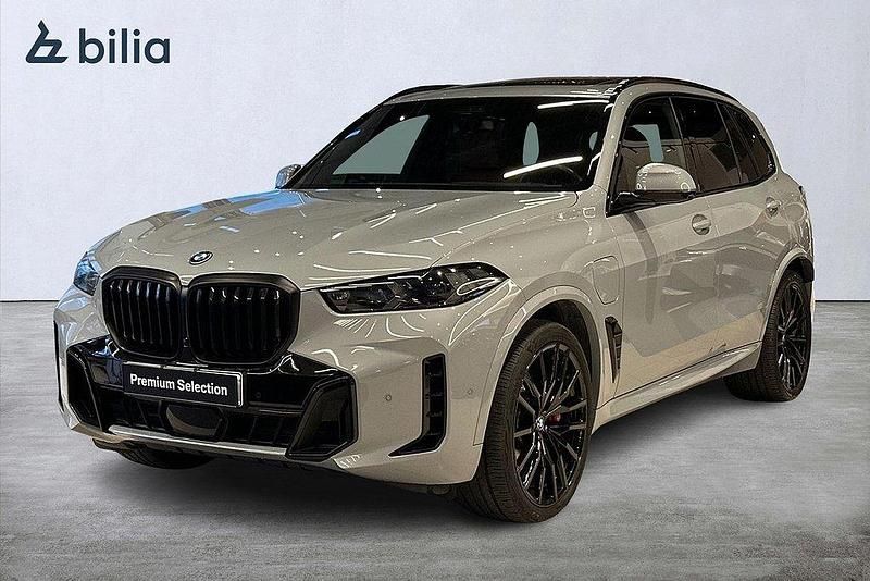 Grå Begagnad 2024 BMW X5 M Sport SUV | 959 900 kr - Bild 1/4