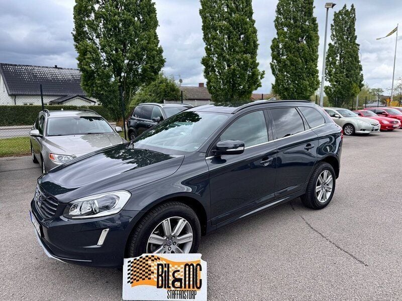 Grå Begagnad 2015 Volvo XC60 Momentum SUV | 228 800 kr (Marknadspris) - Bild 1/4