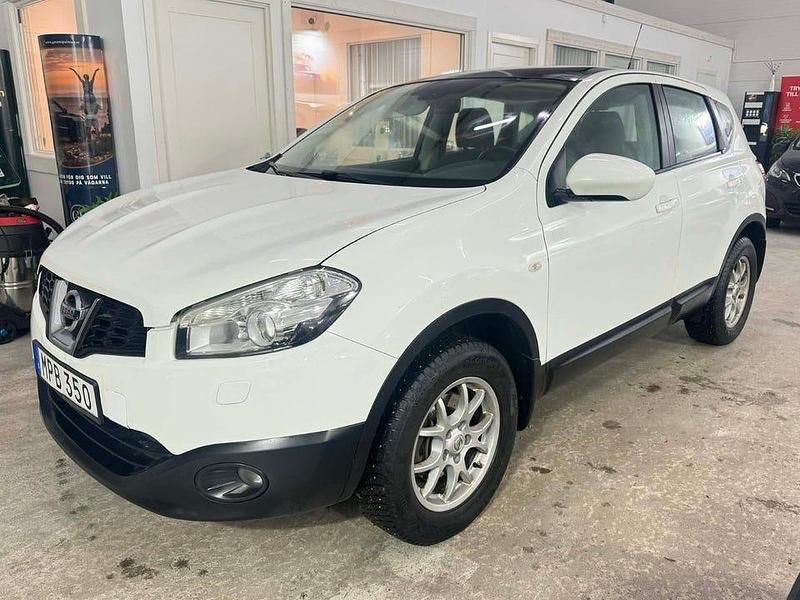 Vit Begagnad 2010 Nissan Qashqai SUV | 116 900 kr (Dyr) - Bild 1/4