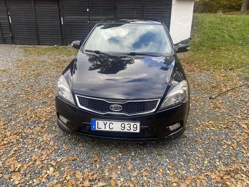 Svart Begagnad 2012 Kia Ceed Halvkombi | 42 000 kr (Superpris) - Bild 1/1