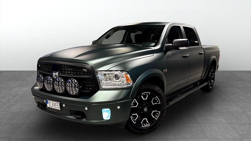 Grön Begagnad 2018 RAM 1500 Pickup | 349 900 kr (Superpris) - Bild 1/4