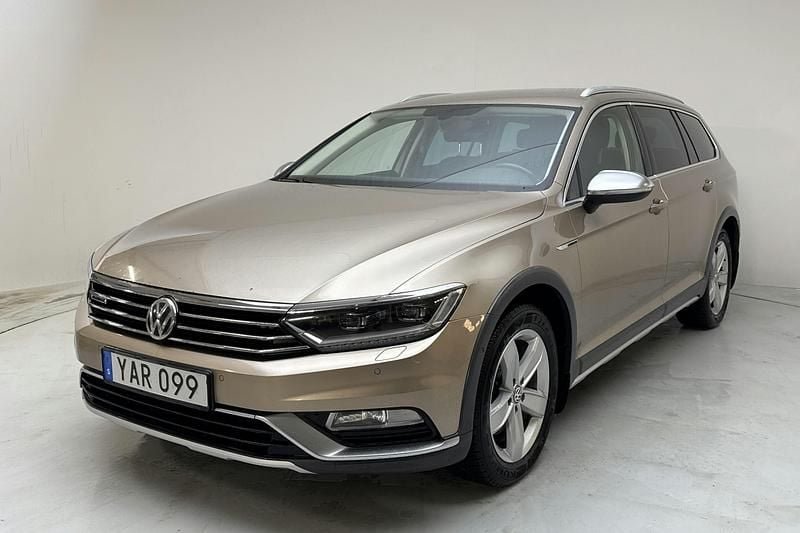 Ljusbrun Begagnad 2016 VW Passat Alltrack Kombi | 145 000 kr (Marknadspris) - Bild 1/4
