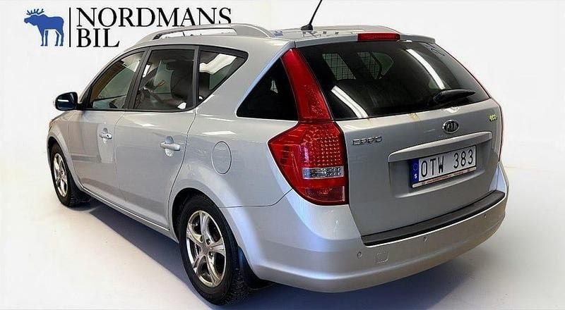 Begagnad Kia Ceed Sportswagon 128 HK (94 kW) 2011 Silver Kombi