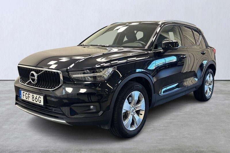 Svart Begagnad 2021 Volvo XC40 Momentum SUV | 299 900 kr (Marknadspris) - Bild 1/4